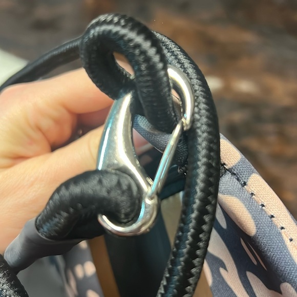 New Neoprene Expandable Tote with Detachable Zip Pouch Black, Gold, Leopard - Picture 6 of 16